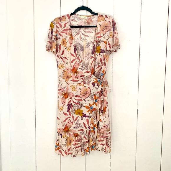 Lovestitch Alanna Flutter Sleeve Wrap 